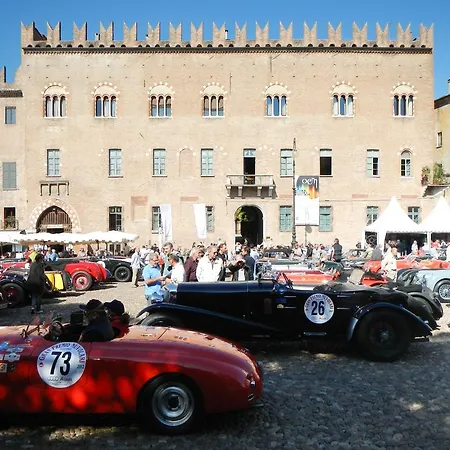 Palazzo Castiglioni Luxury And Πανσιόν Μάντοβα