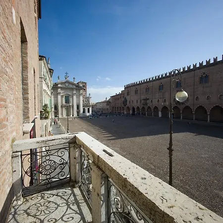Palazzo Castiglioni Luxury And Pensión